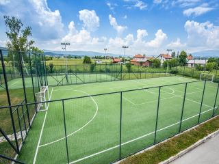 BELCHIN GARDEN - Football and tennis